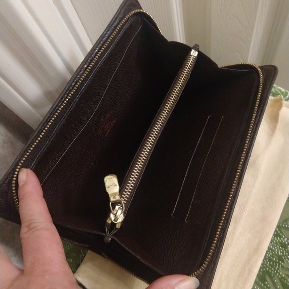 Louis Vuitton Damier Ebene Zippy Wallet - Picture 10 of 16